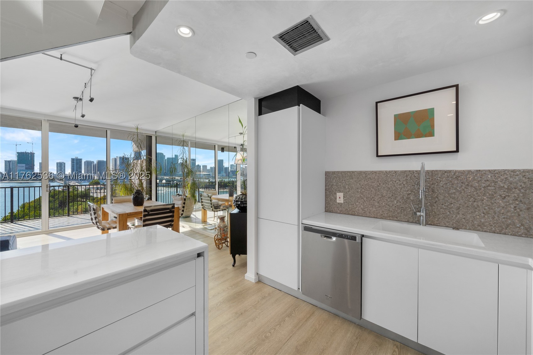 1000 Venetian Way #810, Miami FL 33139