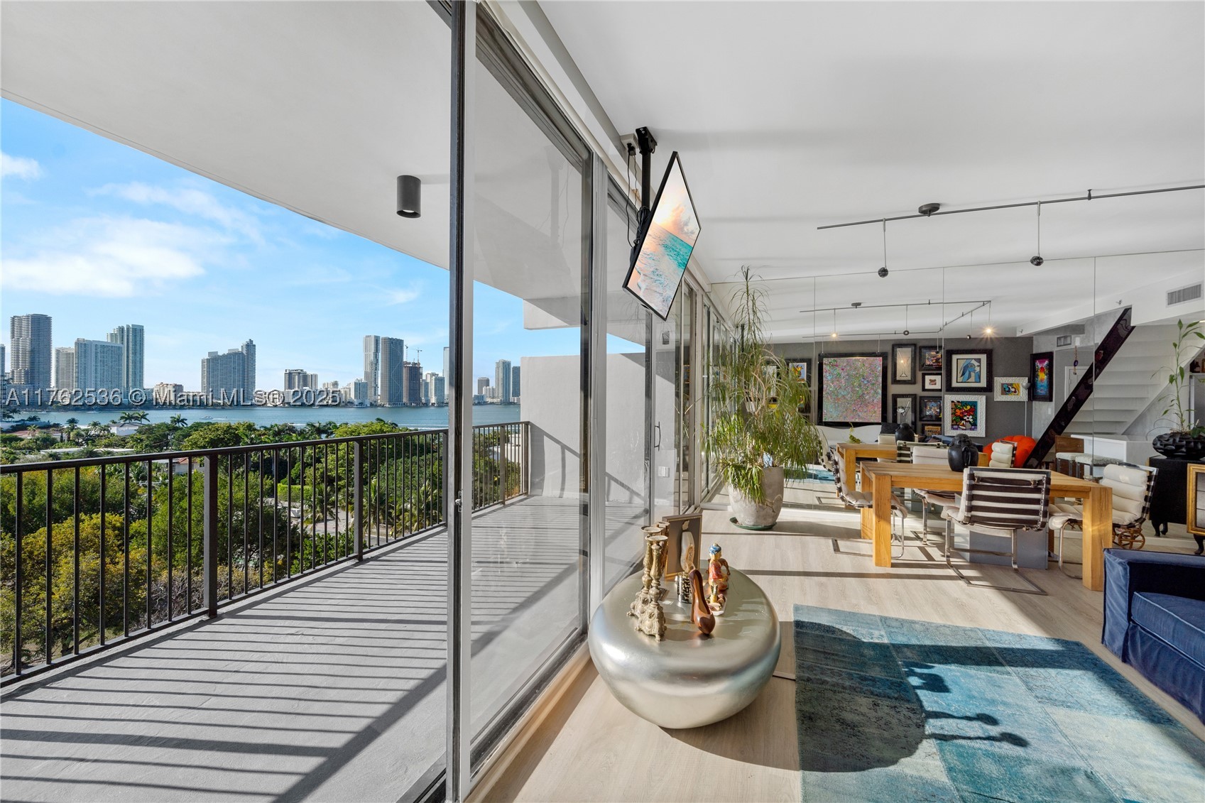 1000 Venetian Way #810, Miami FL 33139