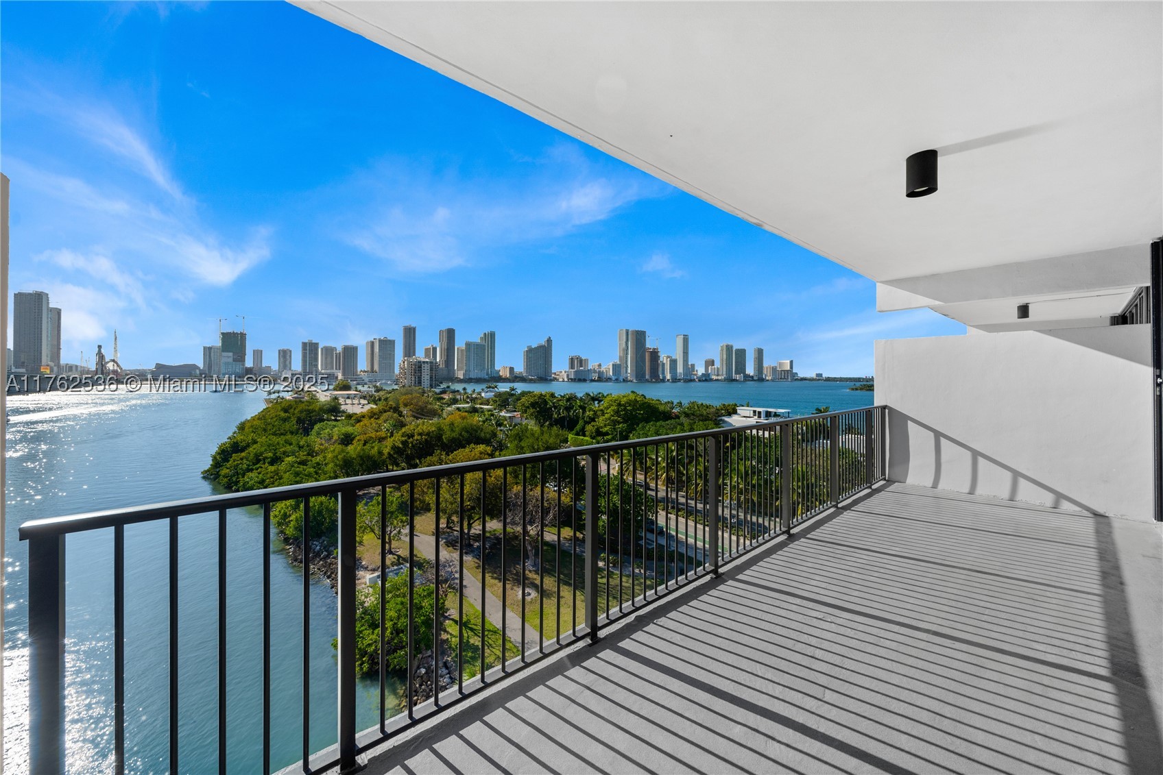 1000 Venetian Way #810, Miami FL 33139