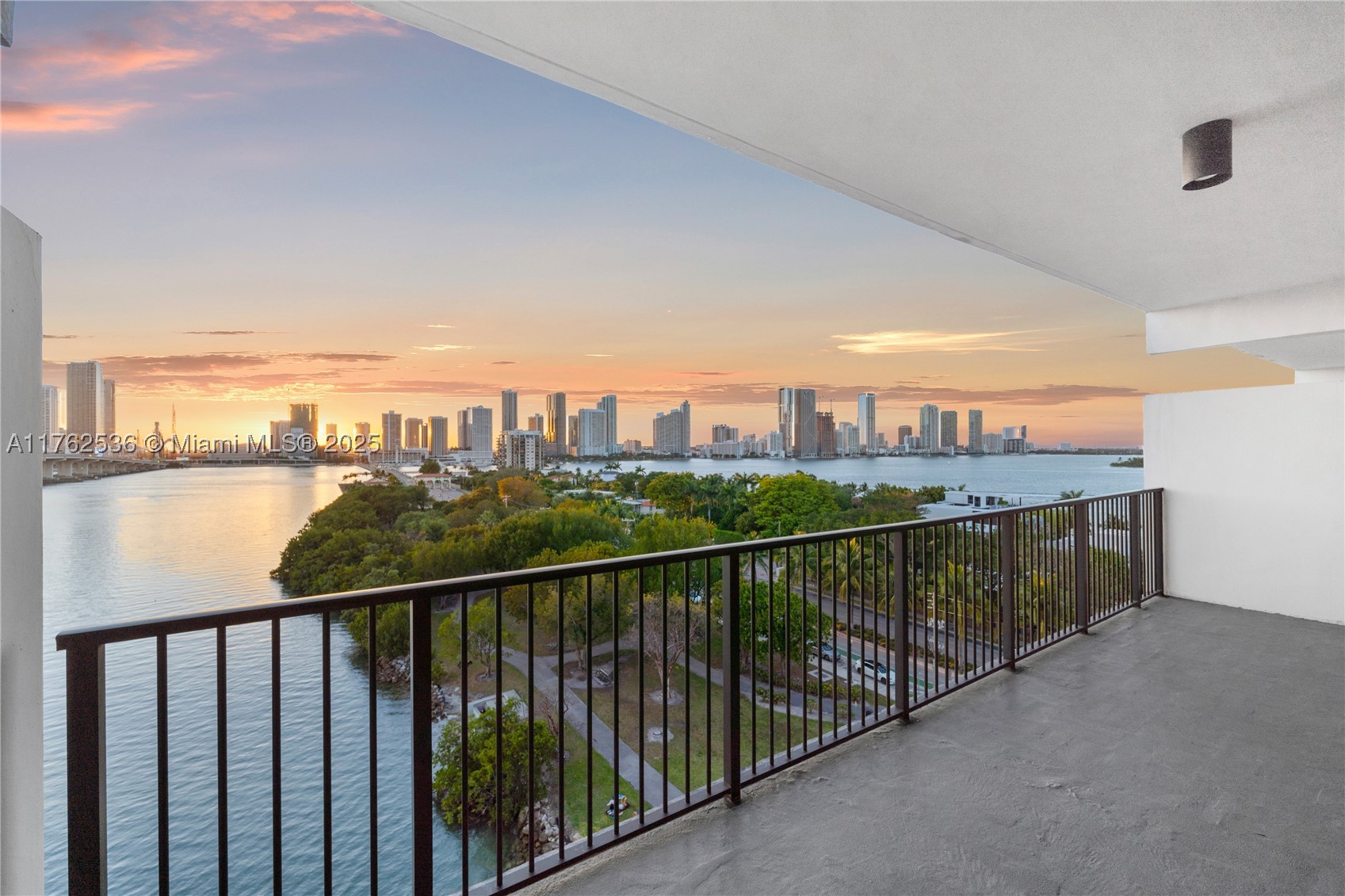 1000 Venetian Way #810, Miami FL 33139