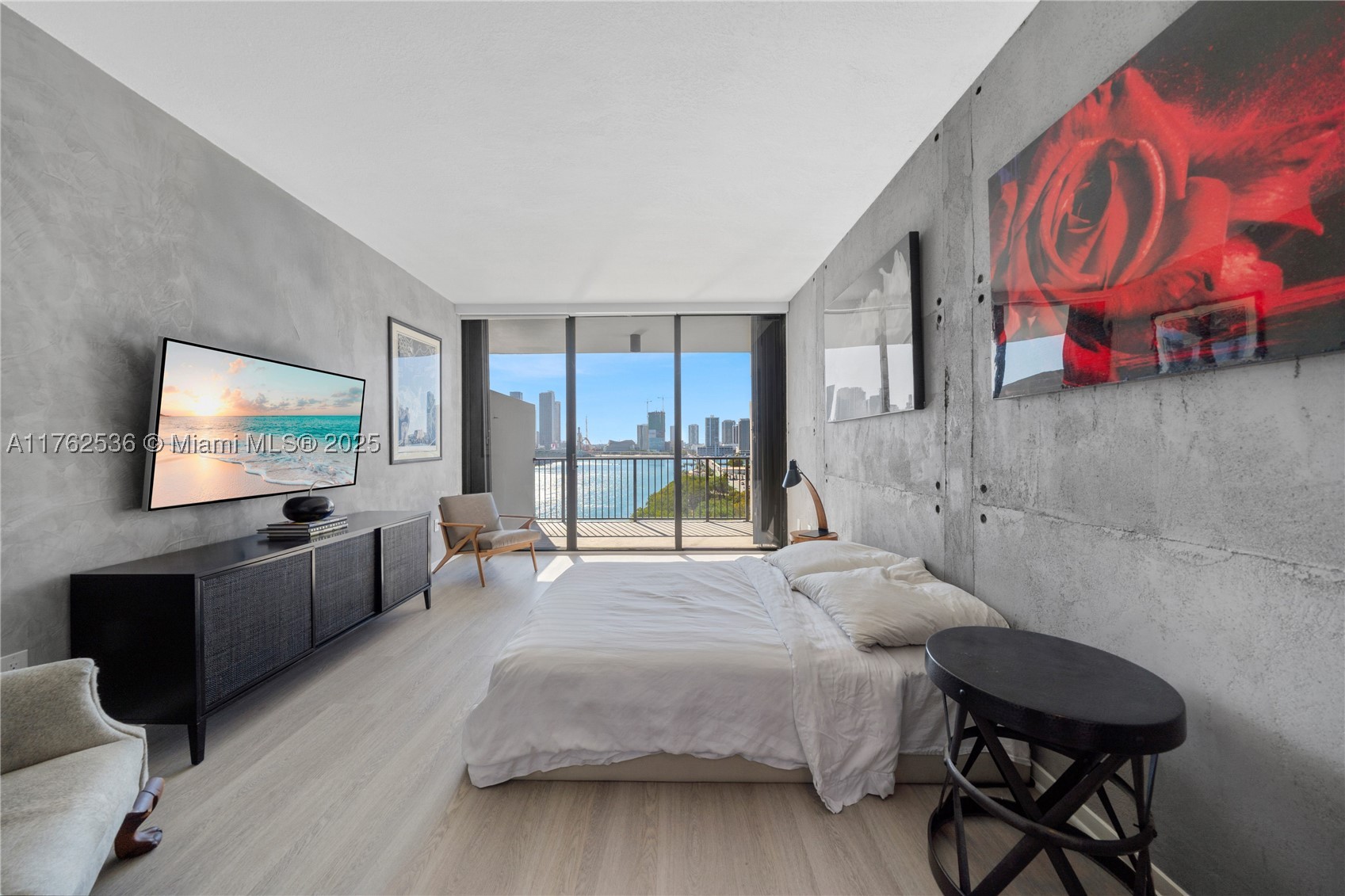 1000 Venetian Way #810, Miami FL 33139
