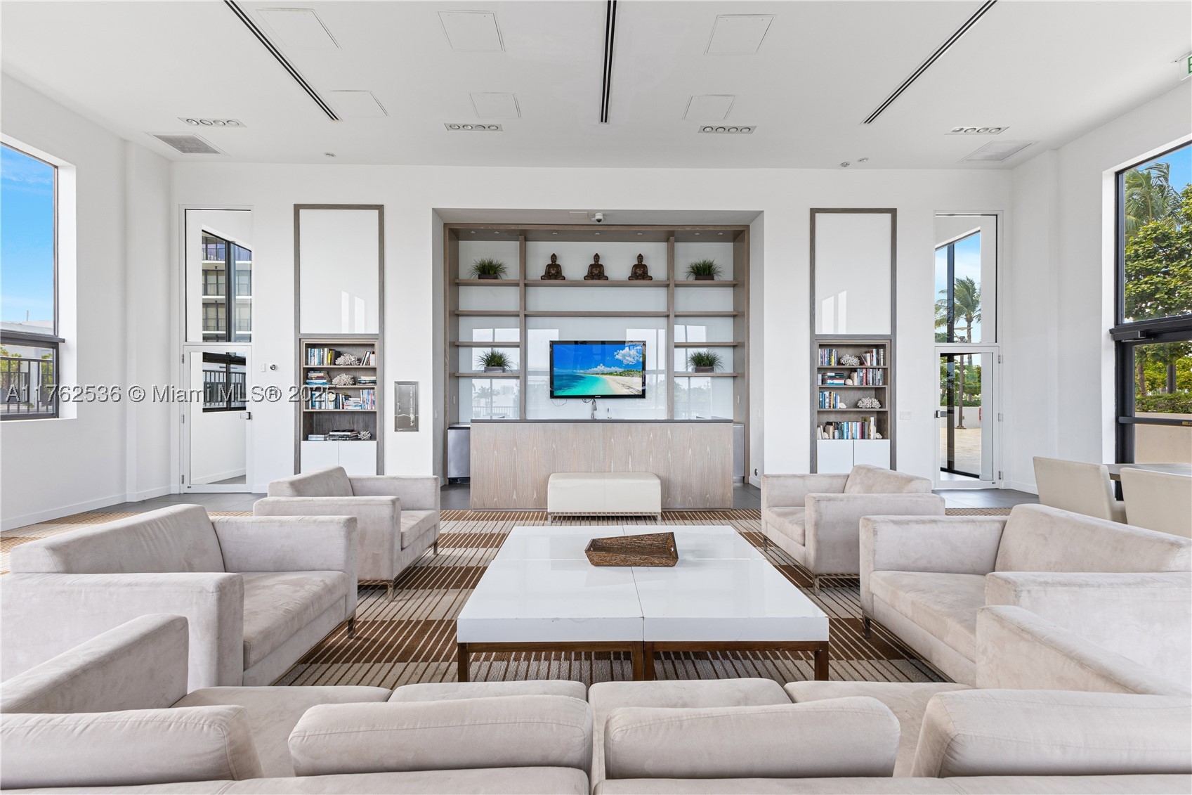 1000 Venetian Way #810, Miami FL 33139