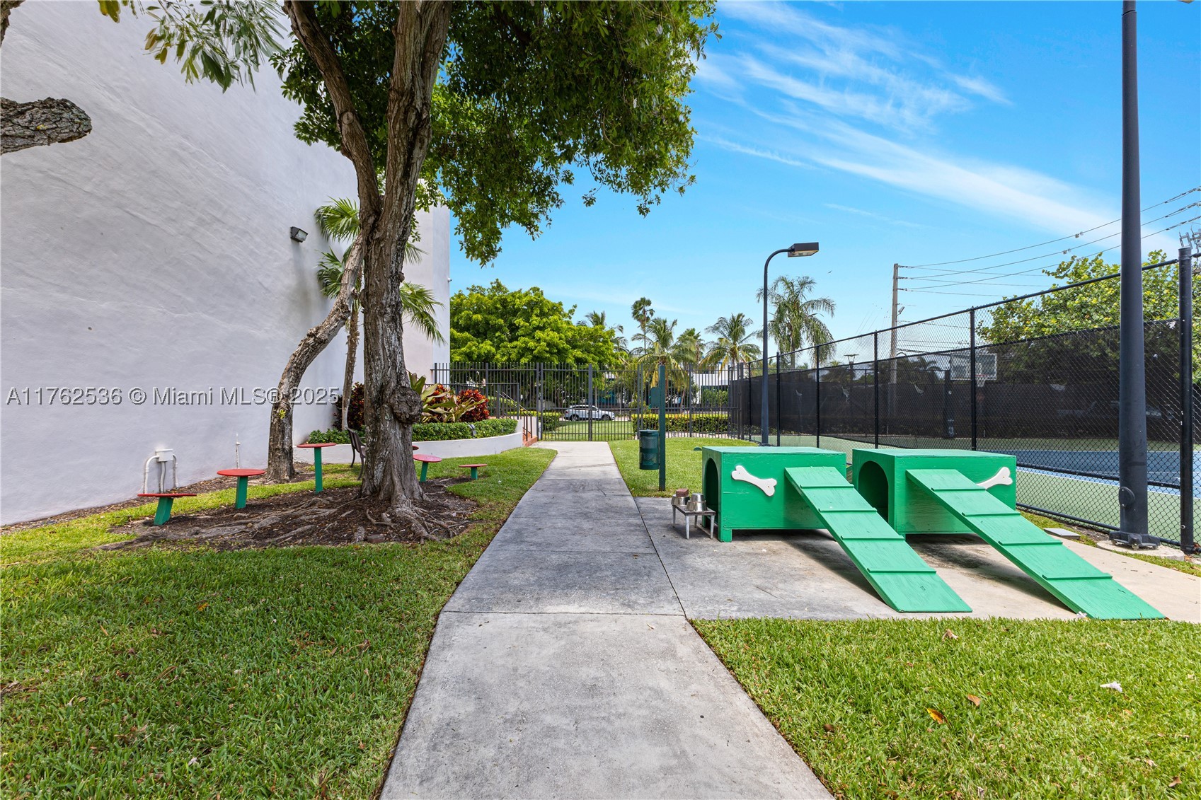 1000 Venetian Way #810, Miami FL 33139