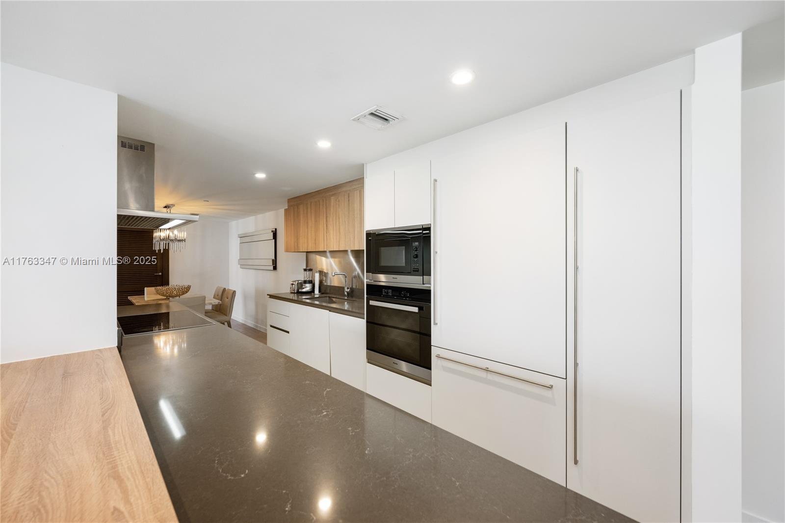1000 Brickell Plz #4110, Miami FL 33131