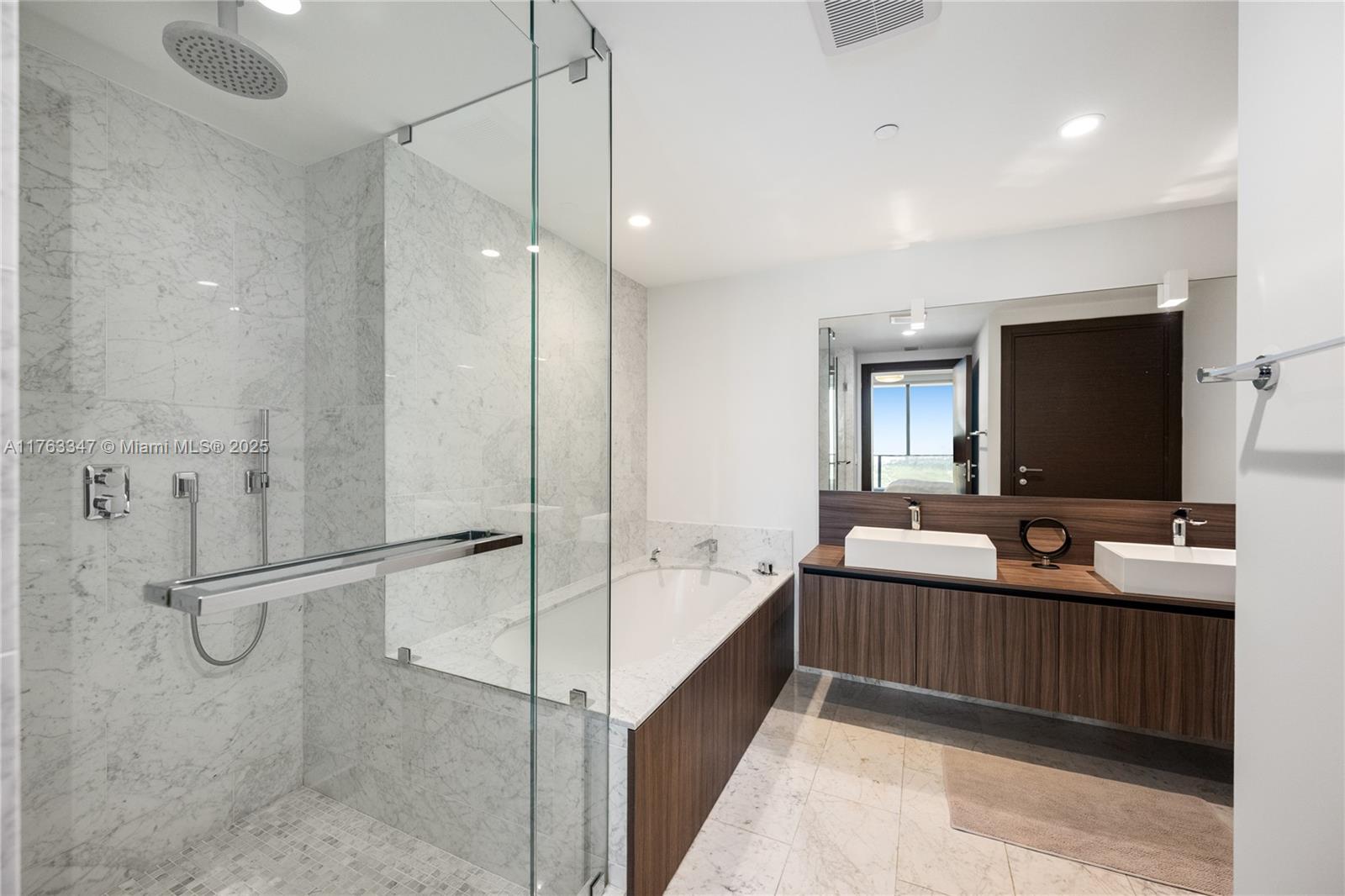 1000 Brickell Plz #4110, Miami FL 33131