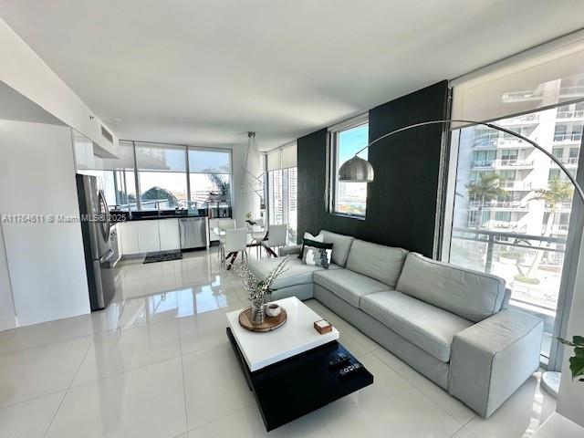 92 SW 3rd St #1410, Miami FL 33130