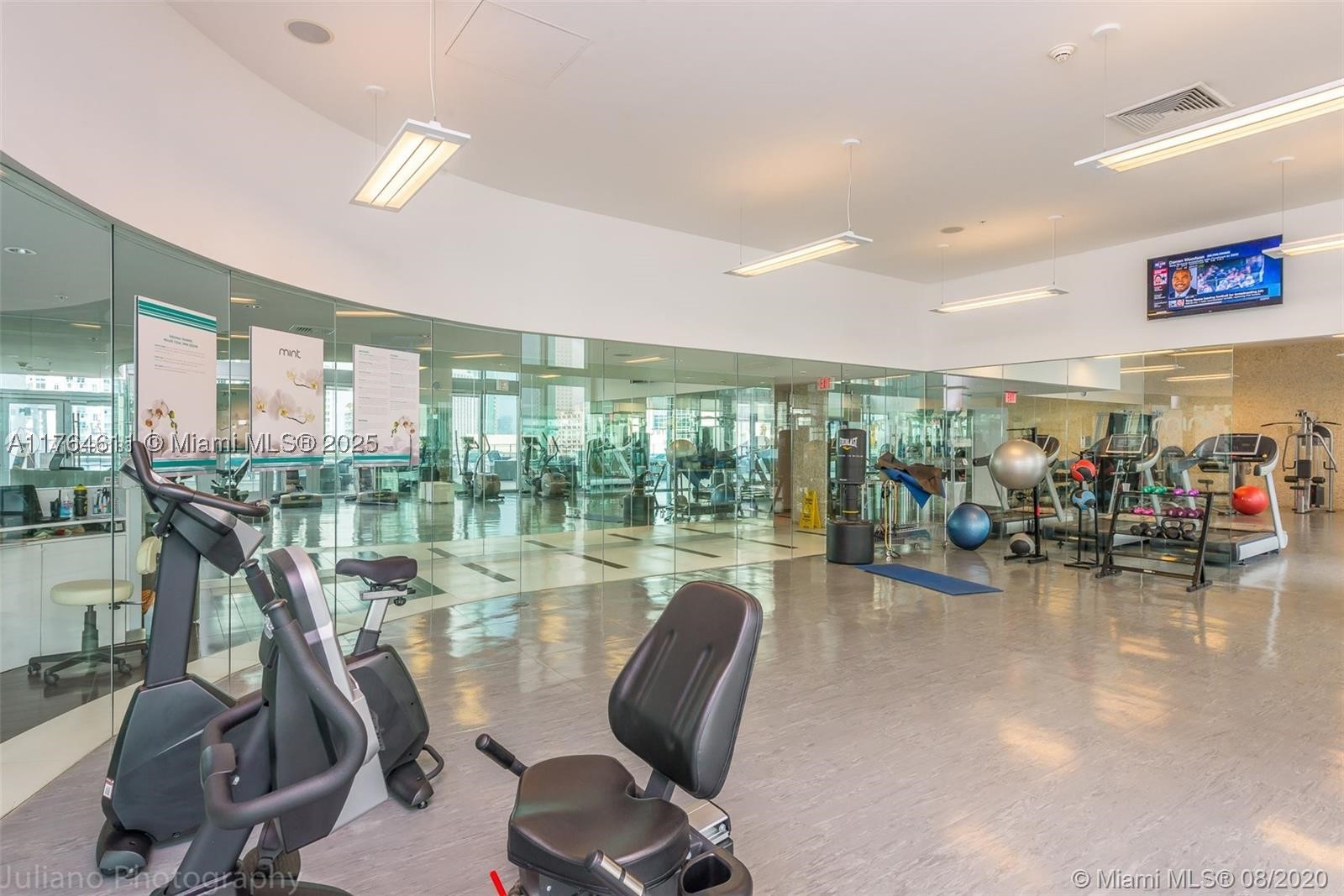 92 SW 3rd St #1410, Miami FL 33130