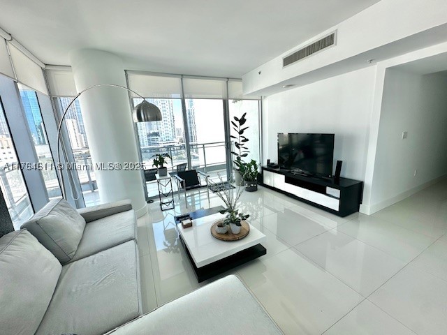 92 SW 3rd St #1410, Miami FL 33130