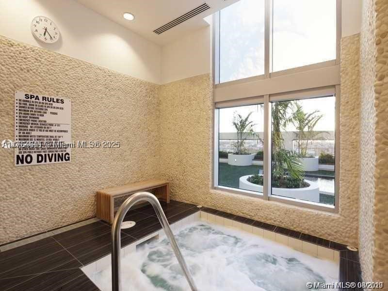 92 SW 3rd St #1410, Miami FL 33130