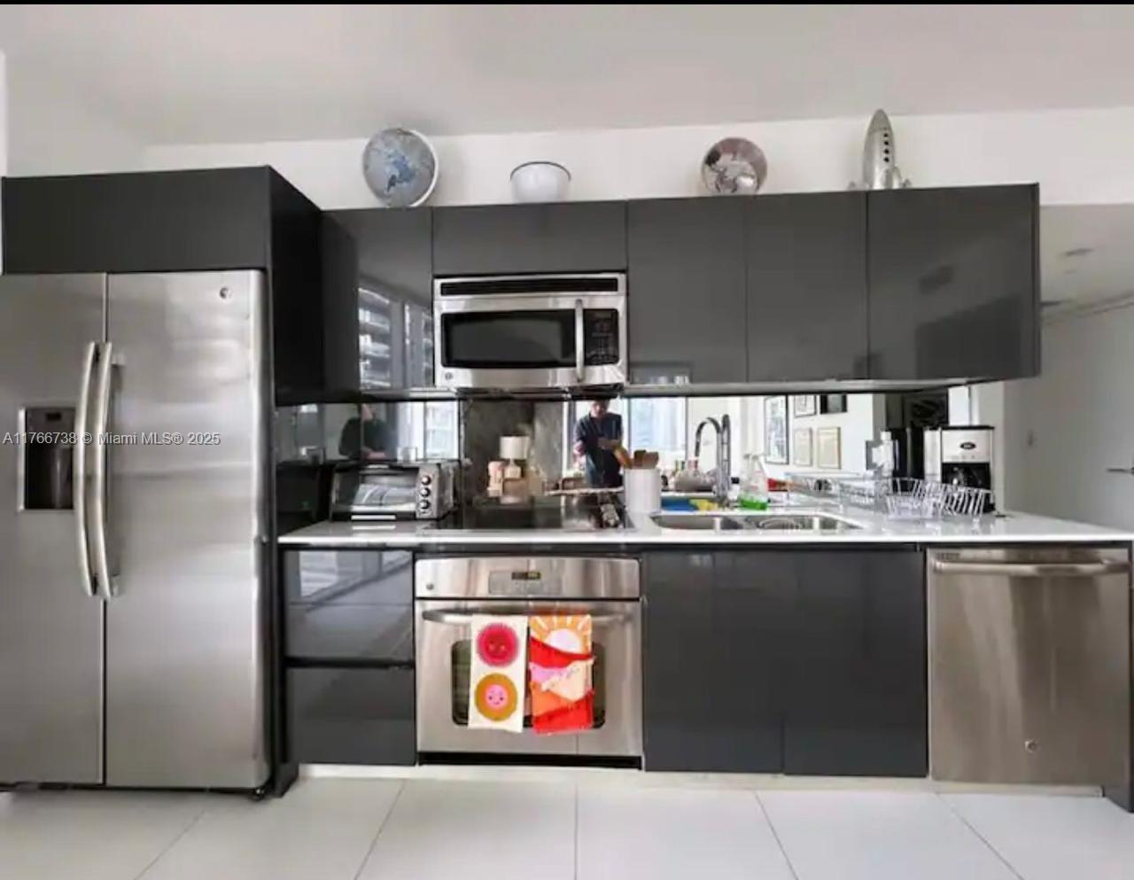 31 SE 6th St #1601, Miami FL 33131