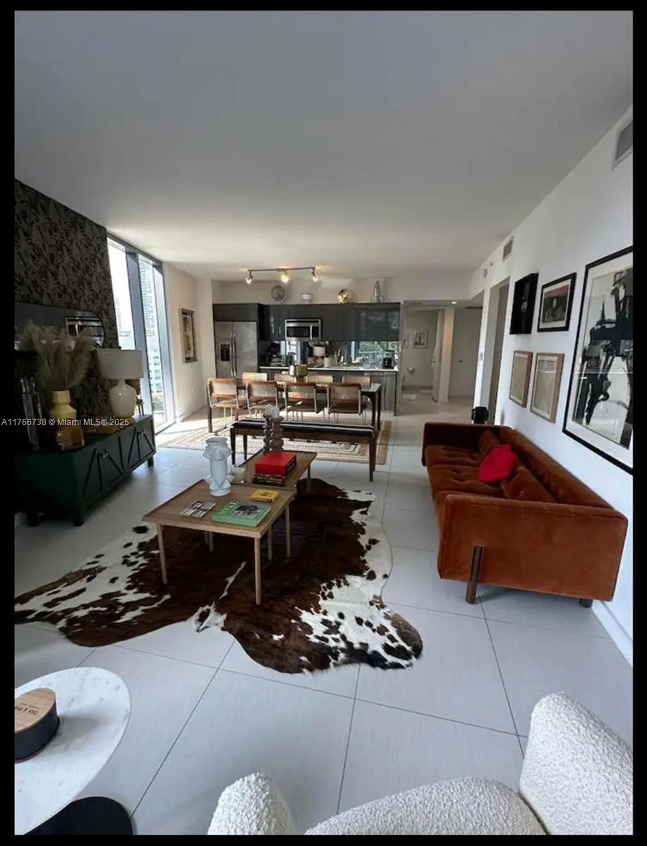 31 SE 6th St #1601, Miami FL 33131