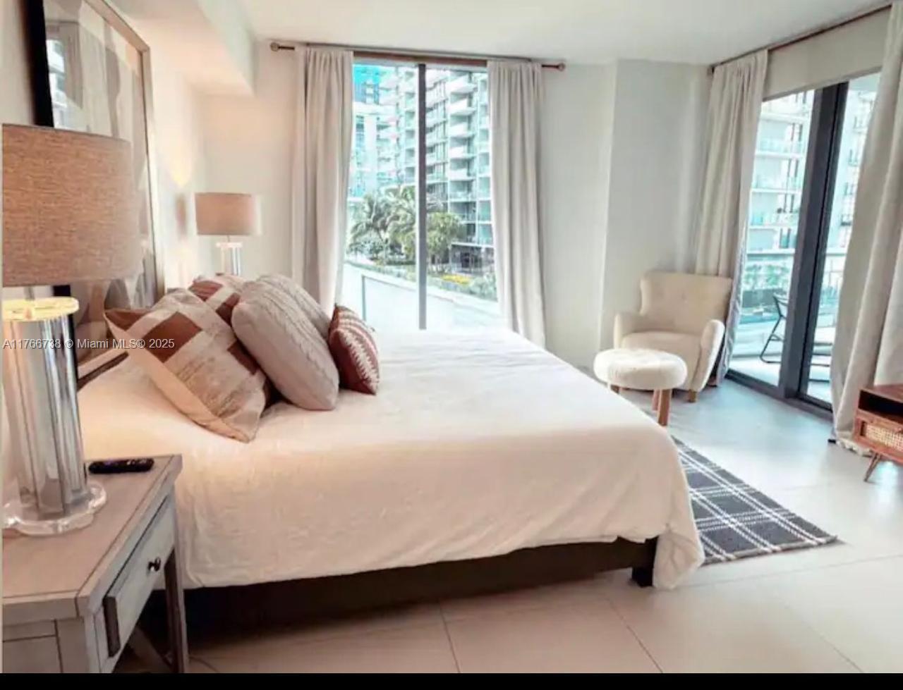 31 SE 6th St #1601, Miami FL 33131