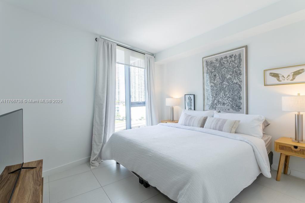 31 SE 6th St #1601, Miami FL 33131