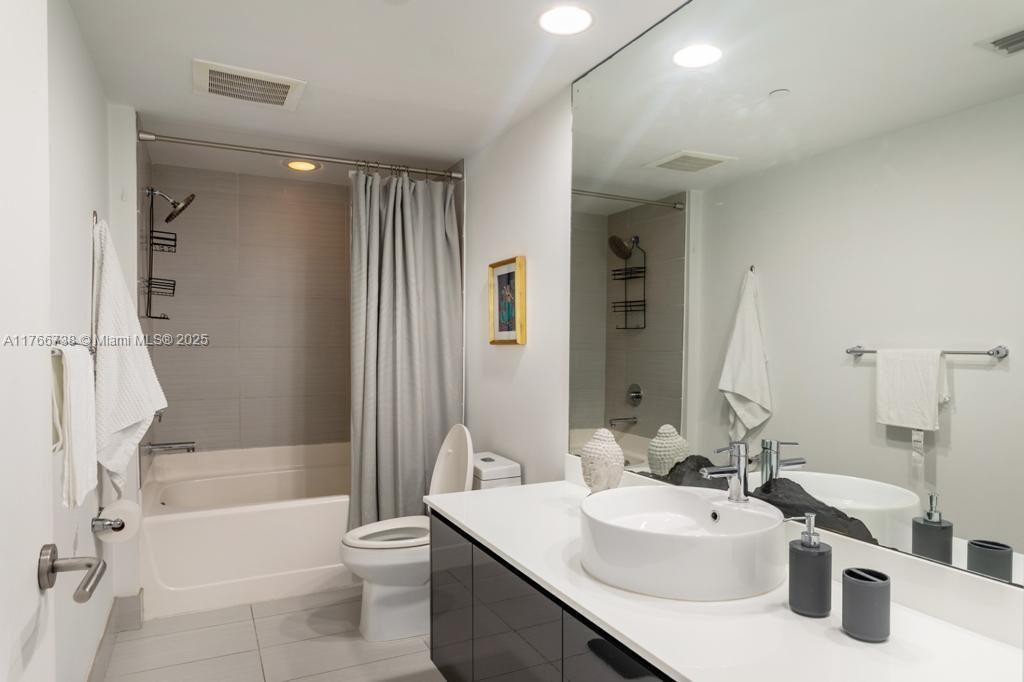 31 SE 6th St #1601, Miami FL 33131