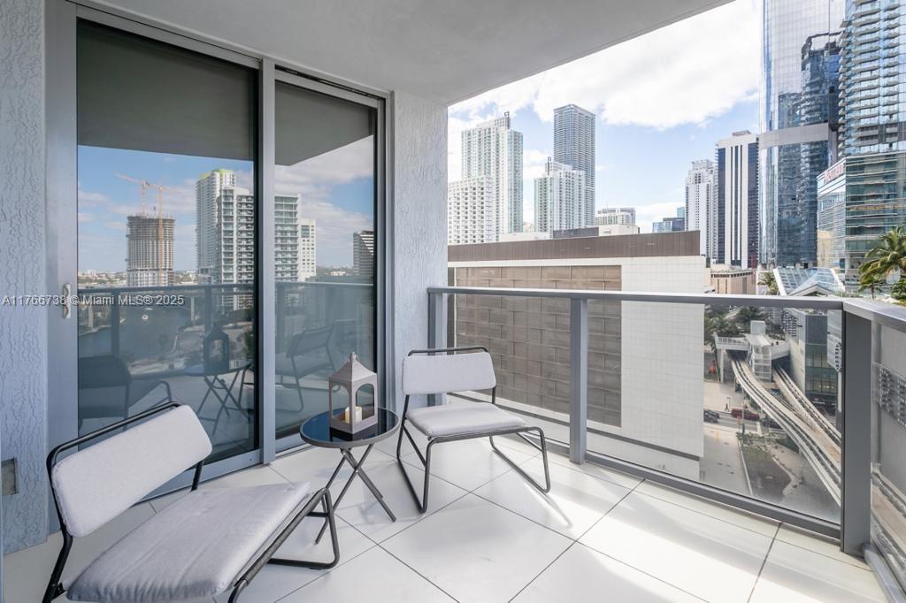 31 SE 6th St #1601, Miami FL 33131