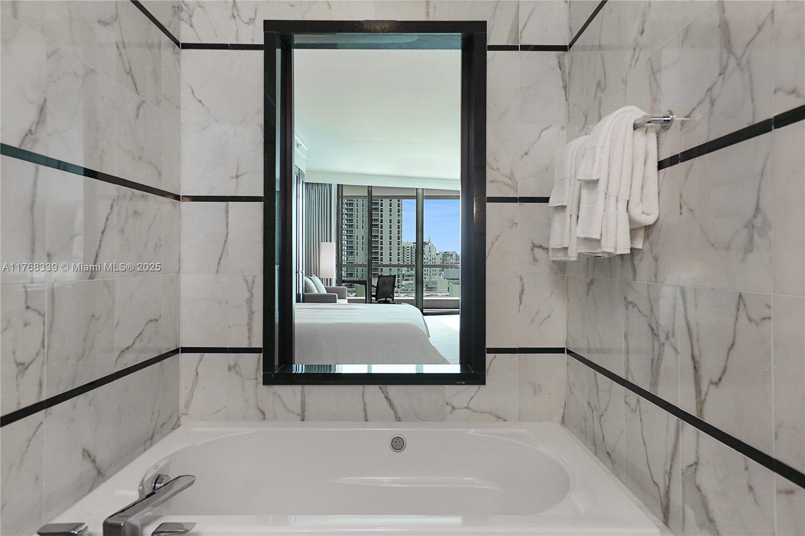 4391 Collins Ave #1415, Miami Beach FL 33140