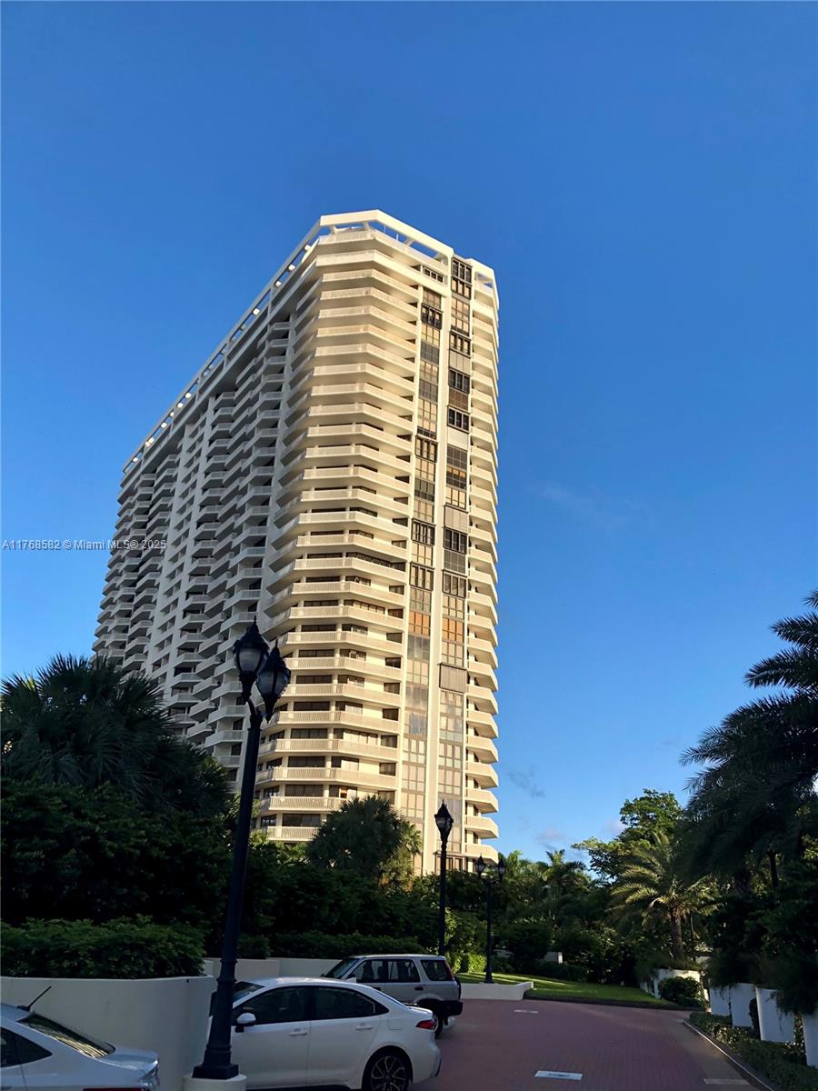 1000 W Island Blvd #712, Aventura FL 33160