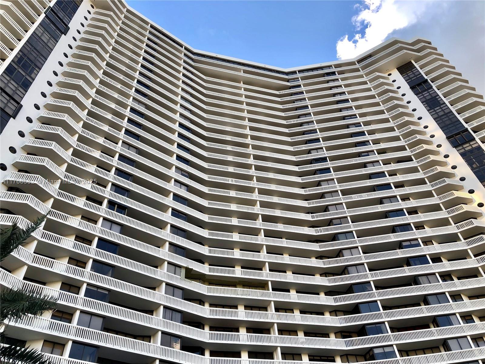 1000 W Island Blvd #712, Aventura FL 33160