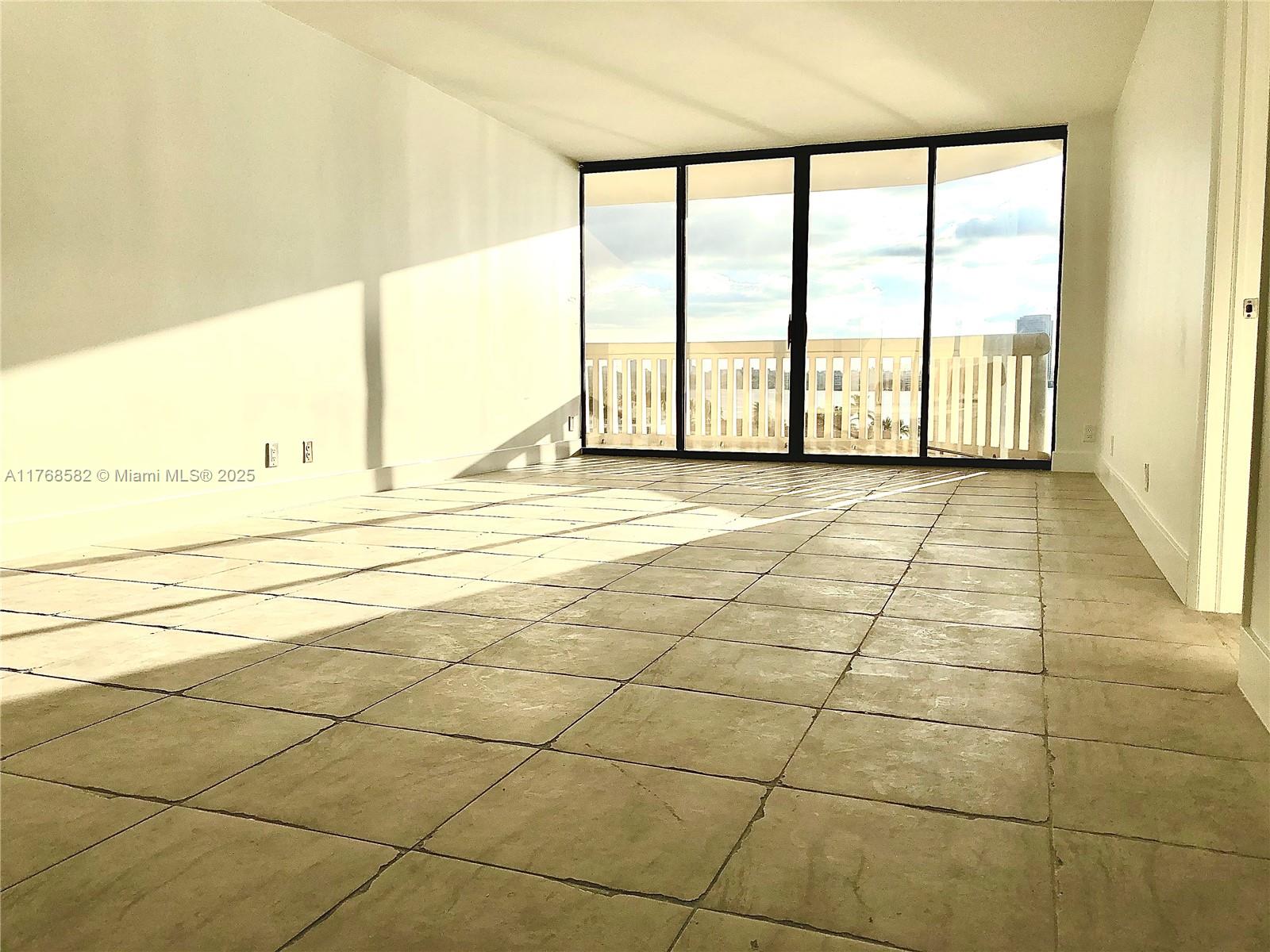 1000 W Island Blvd #712, Aventura FL 33160