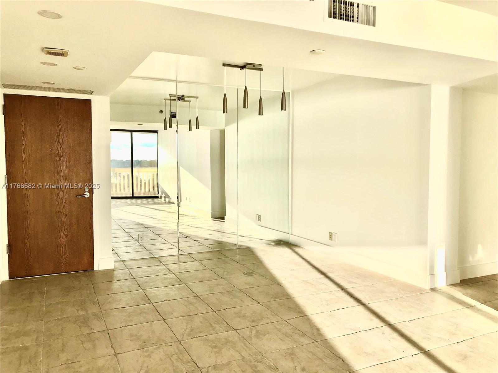 1000 W Island Blvd #712, Aventura FL 33160