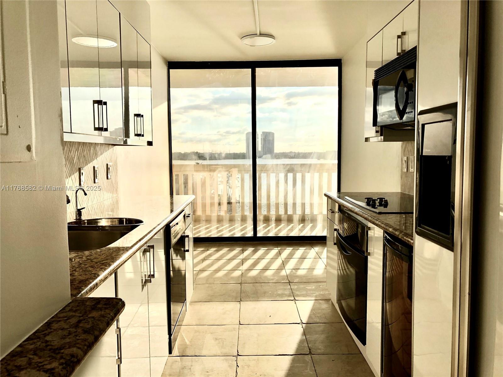 1000 W Island Blvd #712, Aventura FL 33160