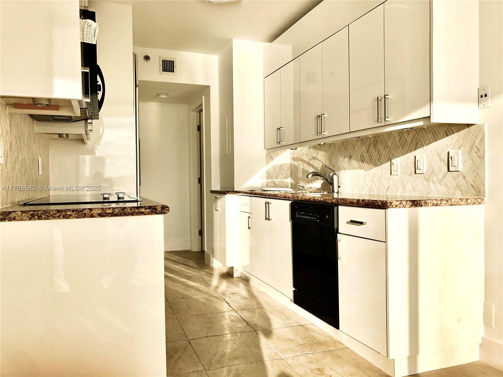1000 W Island Blvd #712, Aventura FL 33160