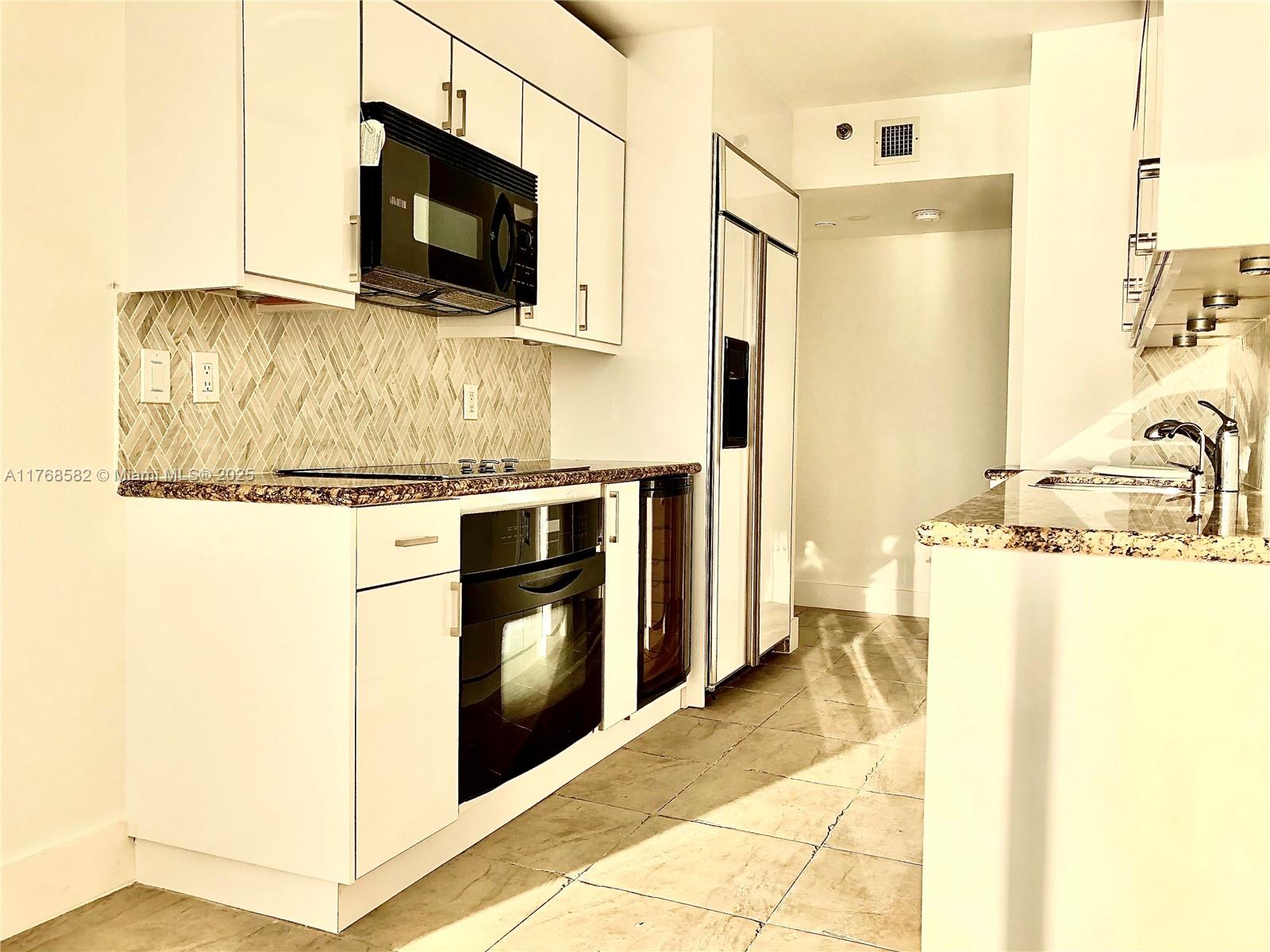 1000 W Island Blvd #712, Aventura FL 33160