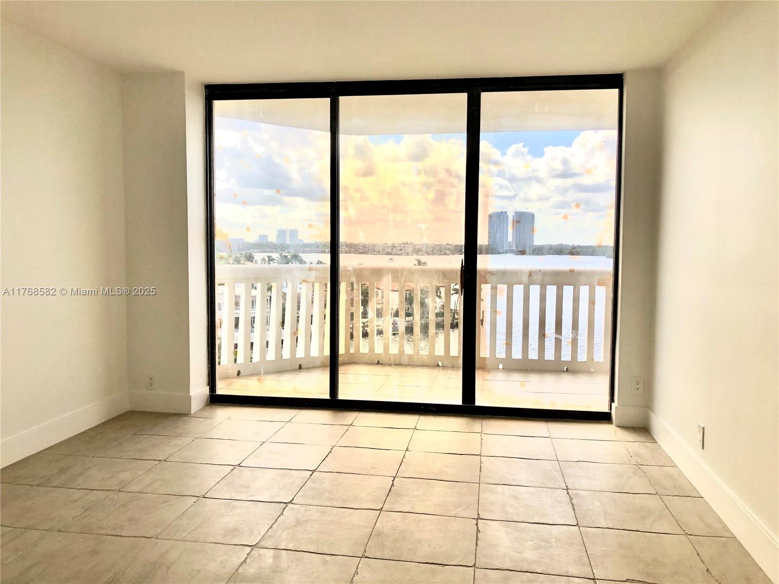 1000 W Island Blvd #712, Aventura FL 33160