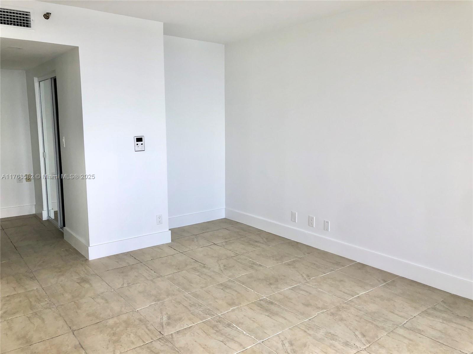 1000 W Island Blvd #712, Aventura FL 33160