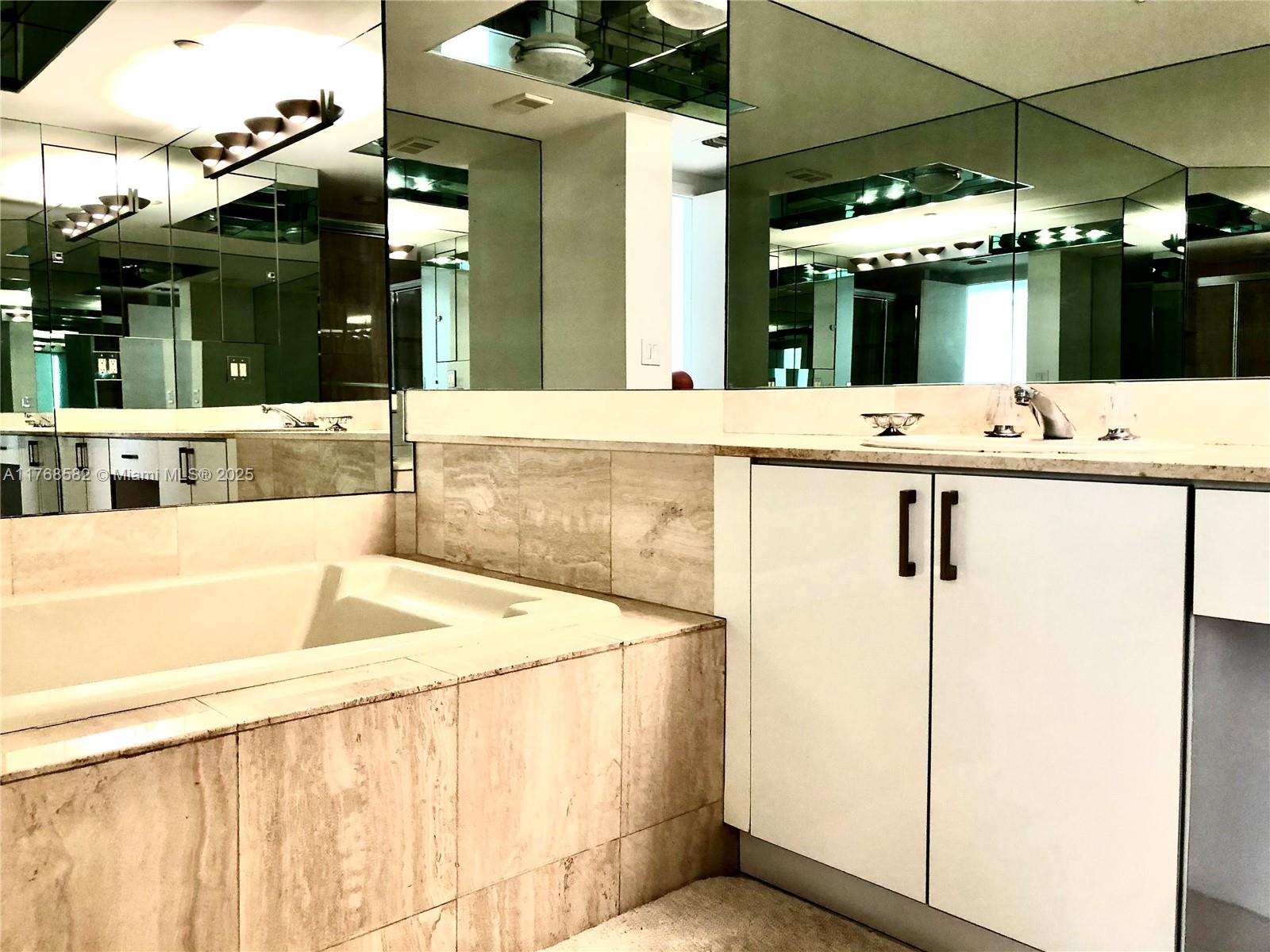 1000 W Island Blvd #712, Aventura FL 33160