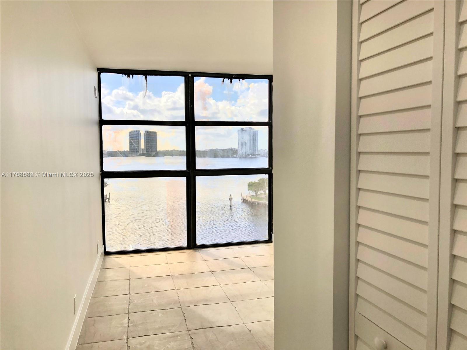 1000 W Island Blvd #712, Aventura FL 33160