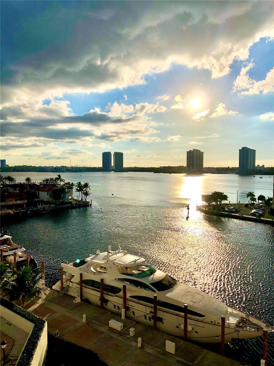 1000 W Island Blvd #712, Aventura FL 33160