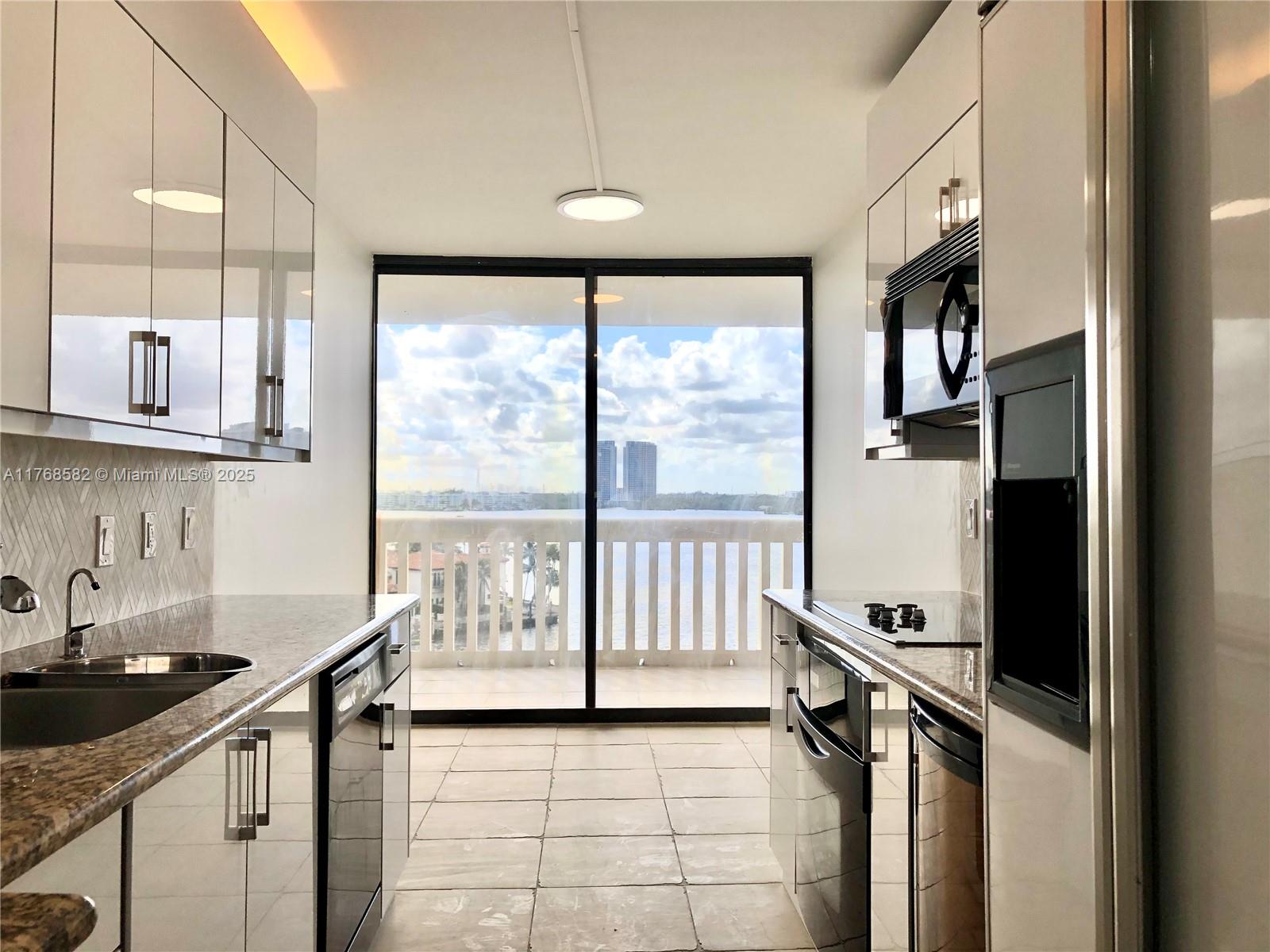1000 W Island Blvd #712, Aventura FL 33160