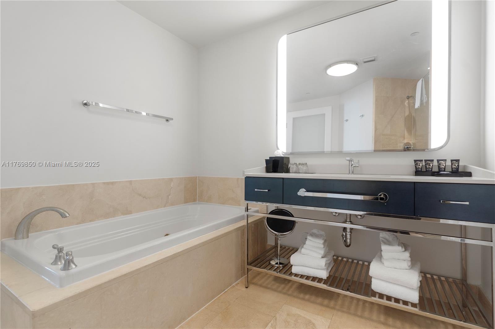 4401 Collins Ave #1015, Miami Beach FL 33140