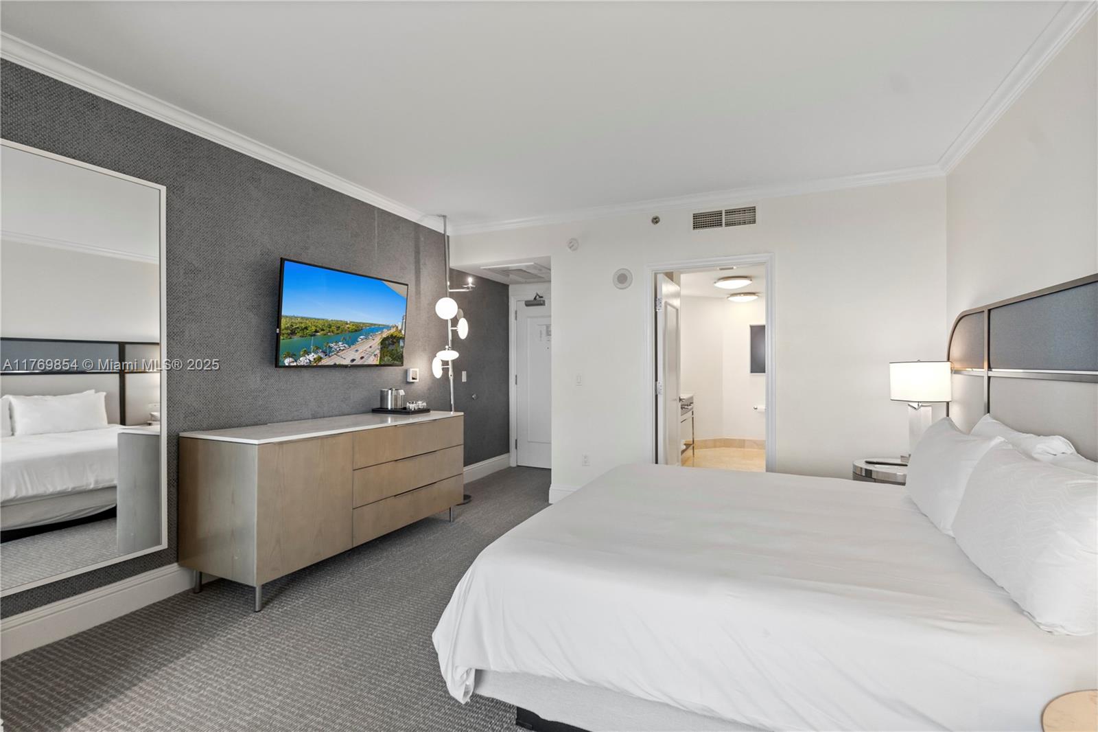 4401 Collins Ave #1017, Miami Beach FL 33140