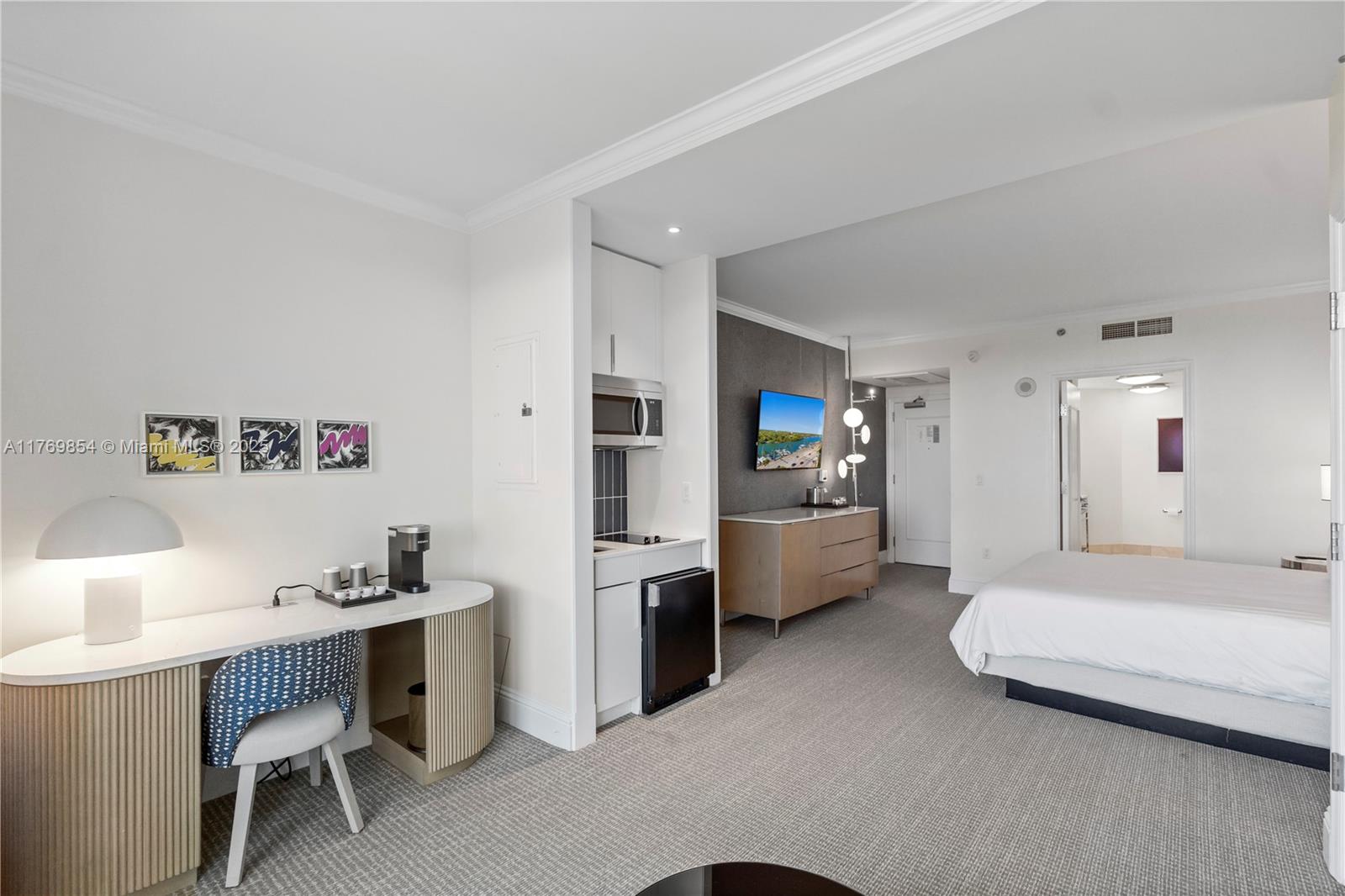 4401 Collins Ave #1017, Miami Beach FL 33140