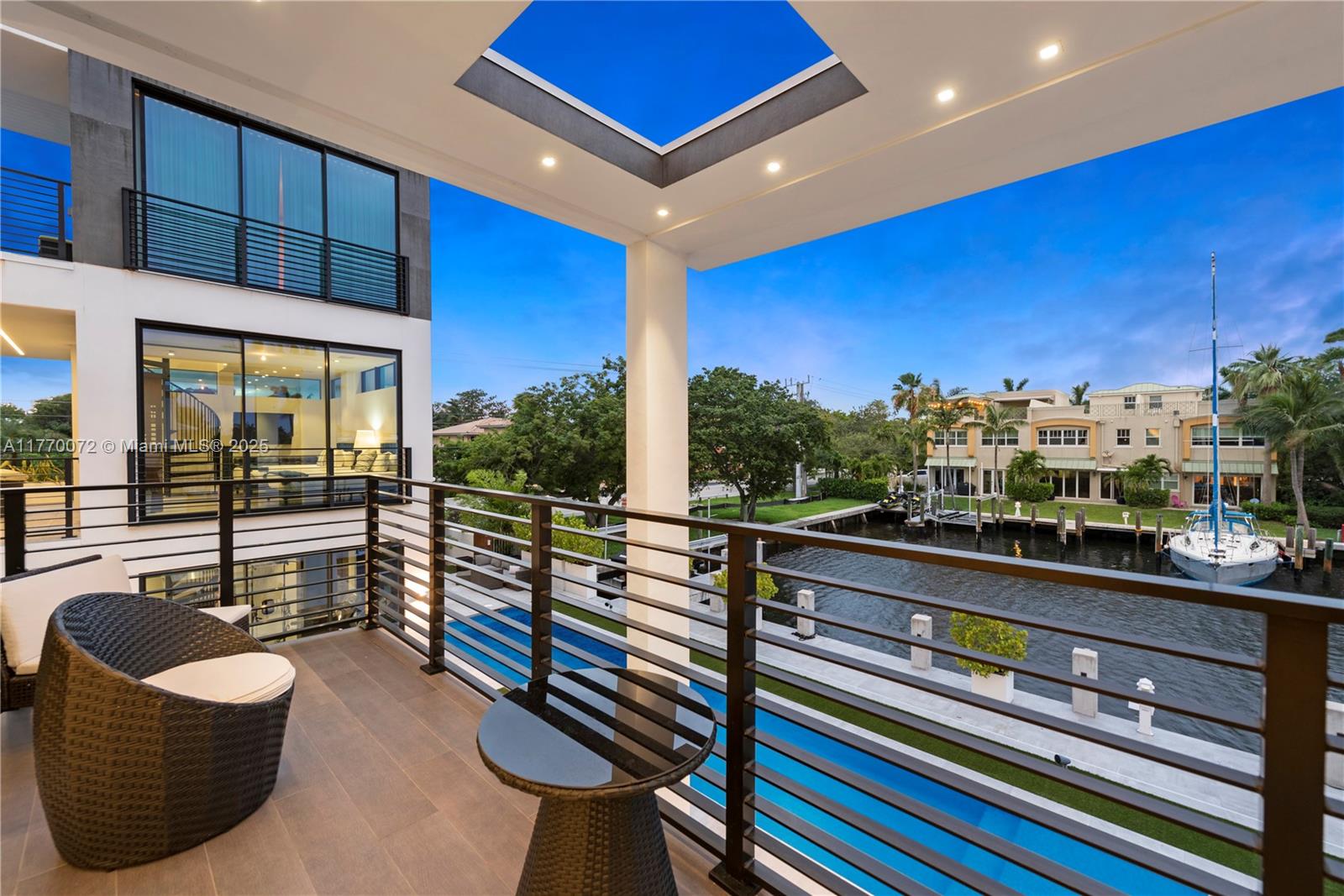 1400 Bayview Dr, Fort Lauderdale FL 33304