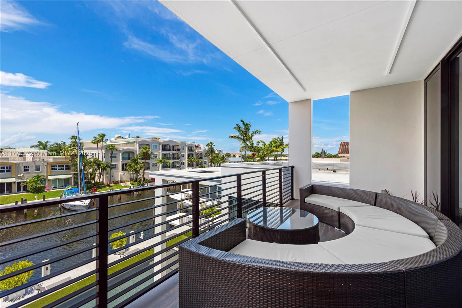 1400 Bayview Dr, Fort Lauderdale FL 33304
