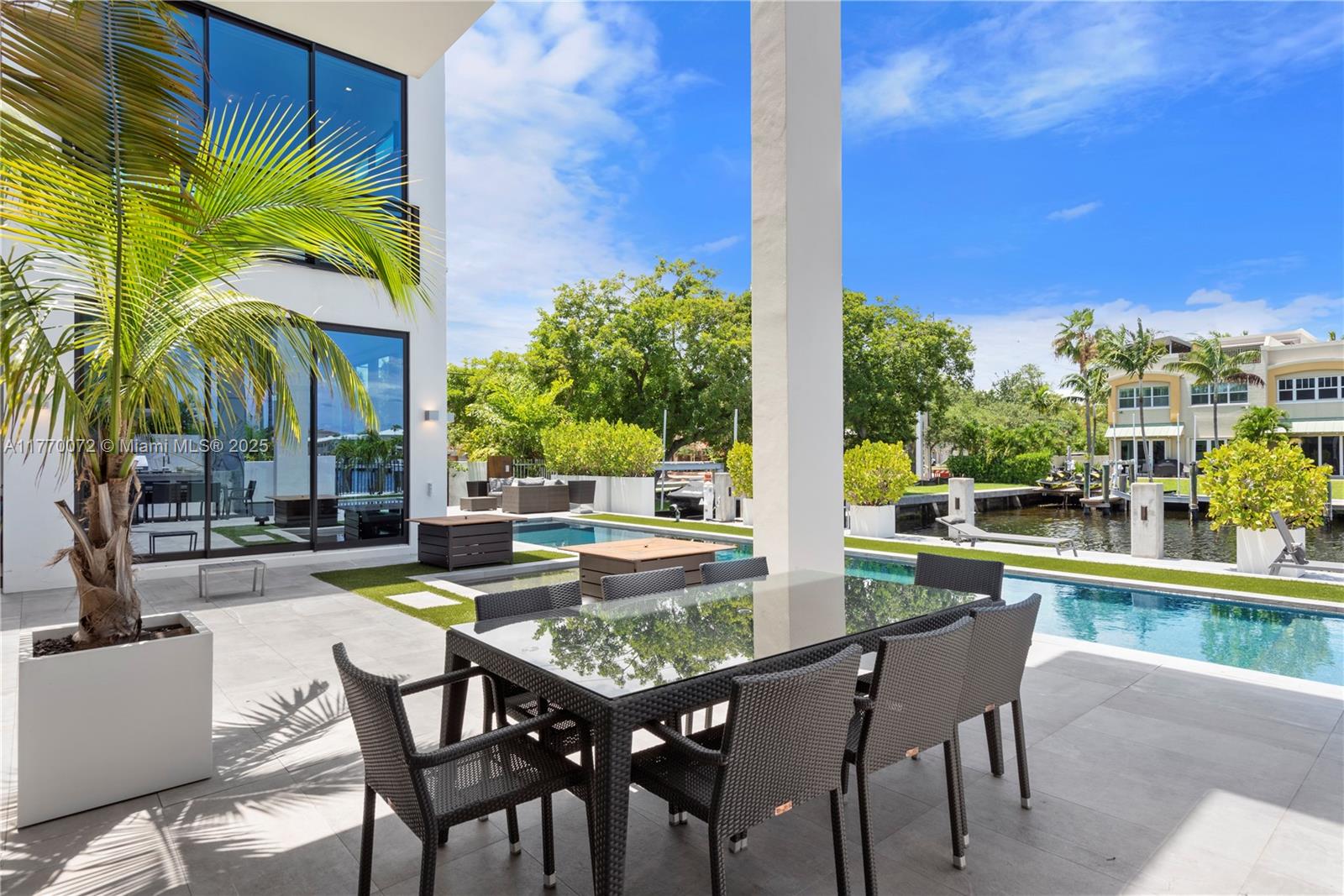 1400 Bayview Dr, Fort Lauderdale FL 33304