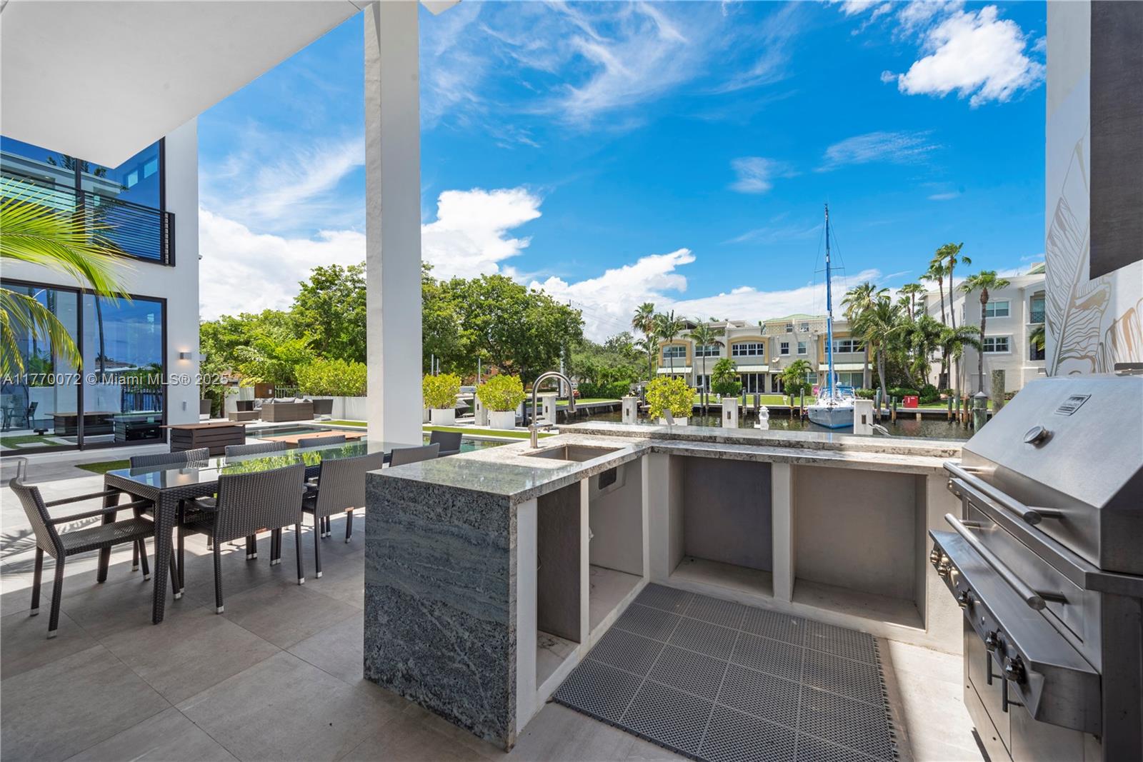 1400 Bayview Dr, Fort Lauderdale FL 33304