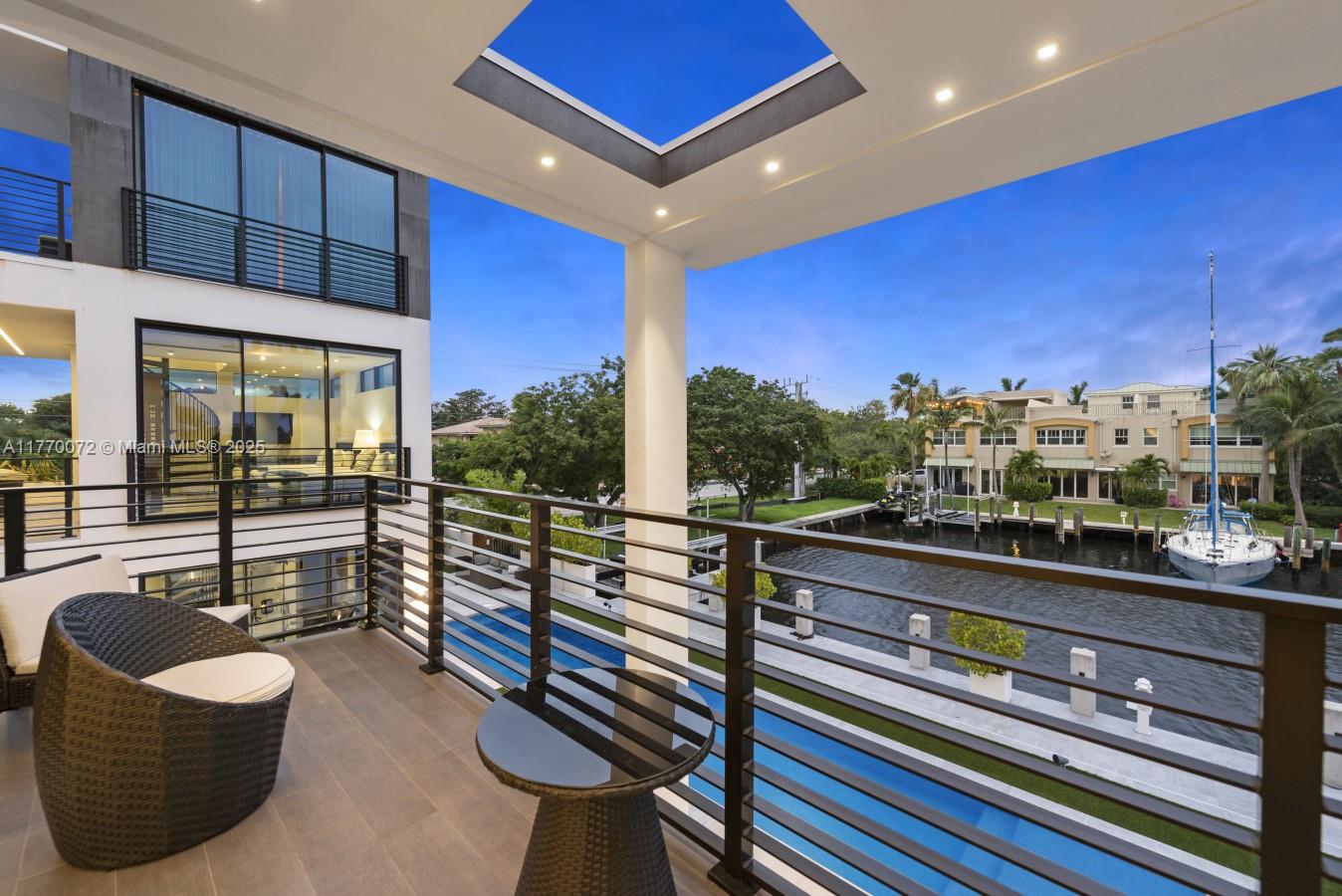 1400 Bayview Dr, Fort Lauderdale FL 33304