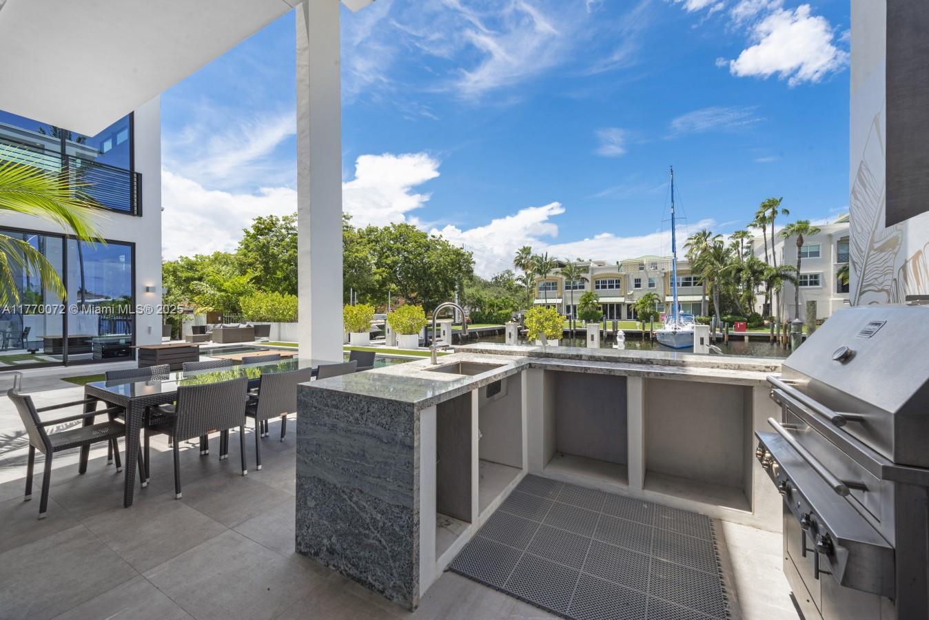 1400 Bayview Dr, Fort Lauderdale FL 33304