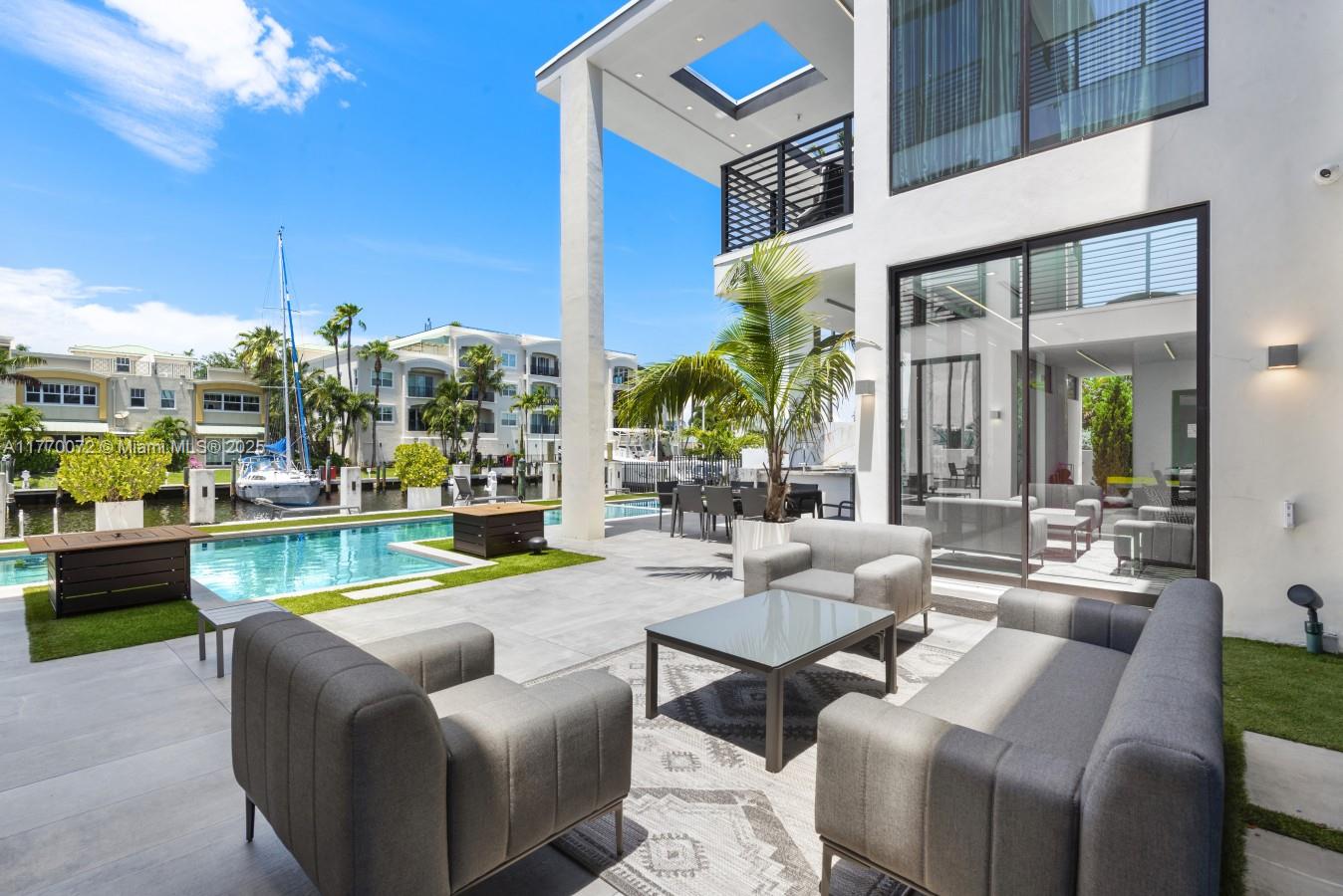 1400 Bayview Dr, Fort Lauderdale FL 33304