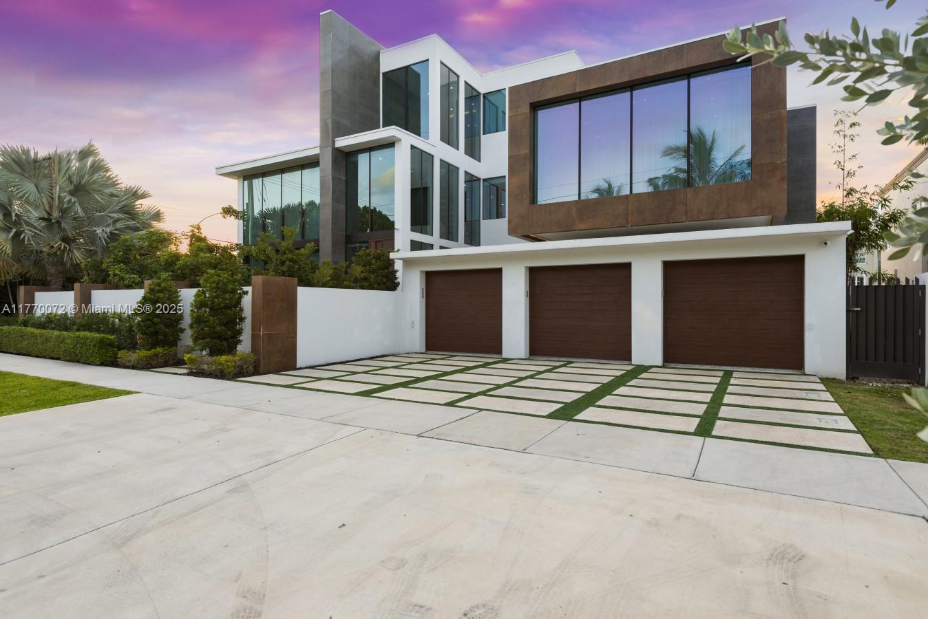 1400 Bayview Dr, Fort Lauderdale FL 33304