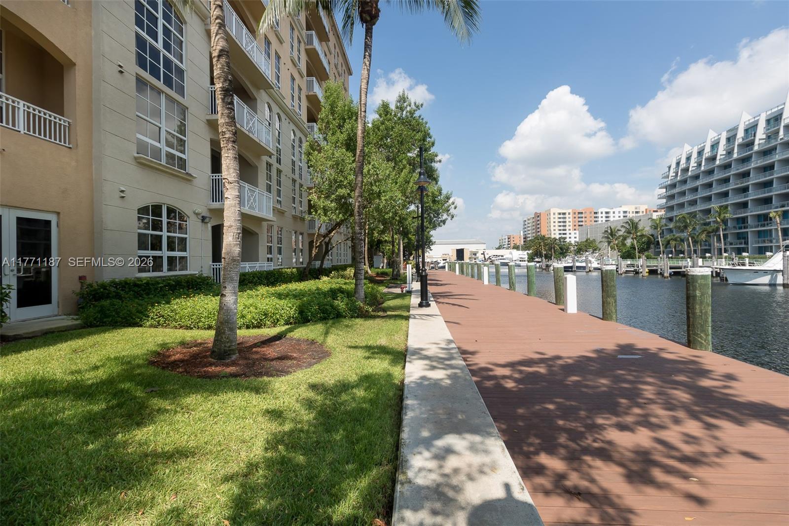 3001 NE 185th St #113, Aventura FL 33180