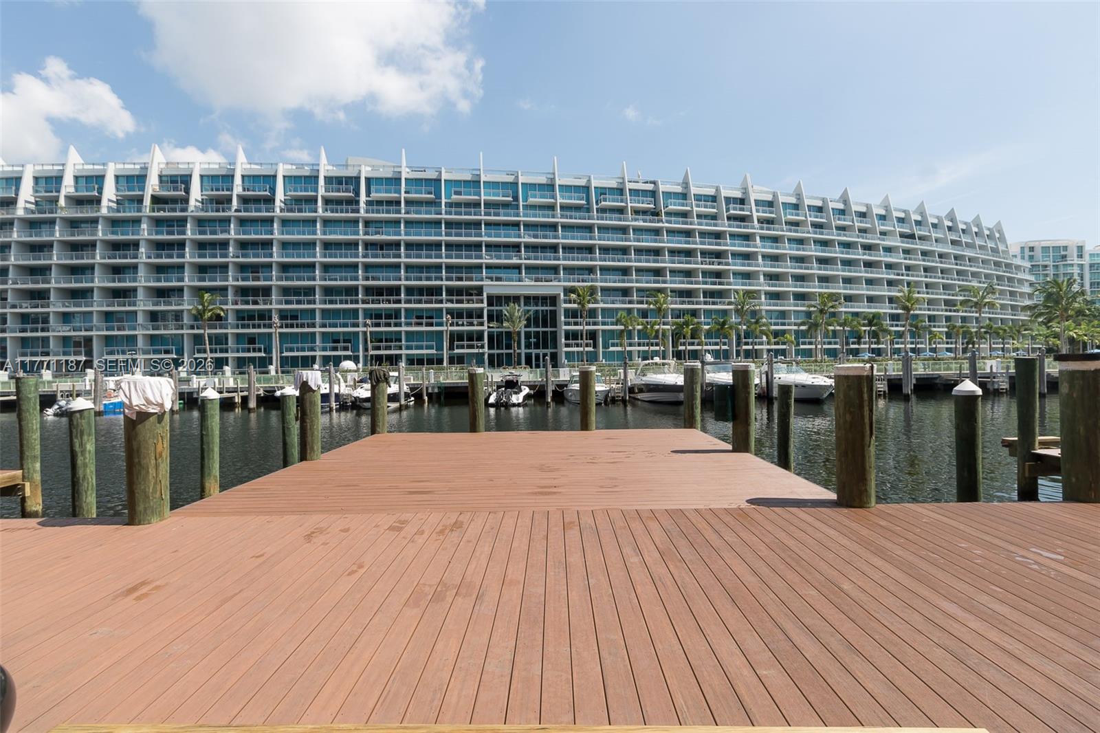 3001 NE 185th St #113, Aventura FL 33180