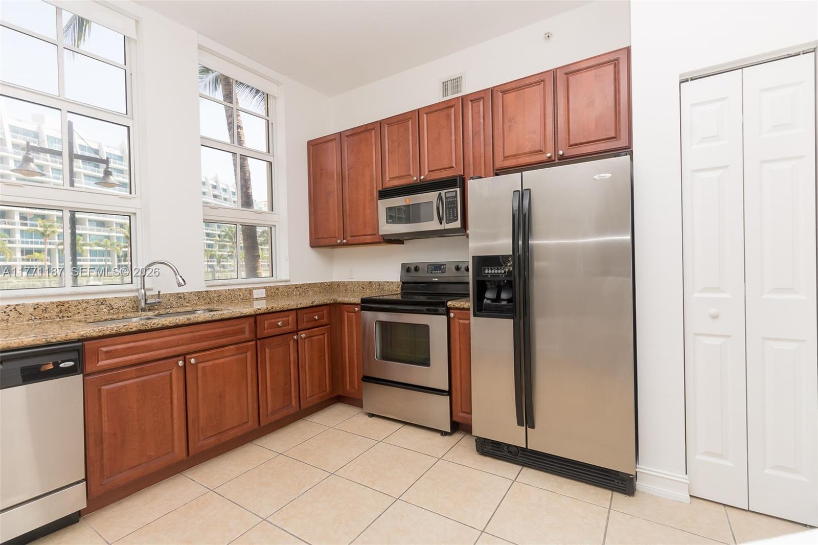 3001 NE 185th St #113, Aventura FL 33180