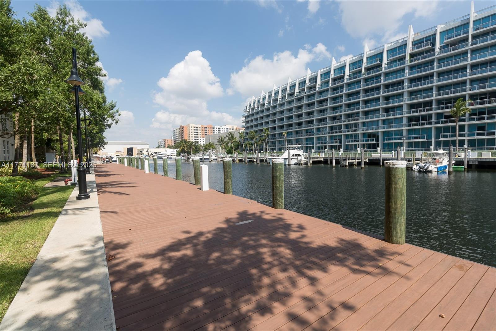 3001 NE 185th St #113, Aventura FL 33180