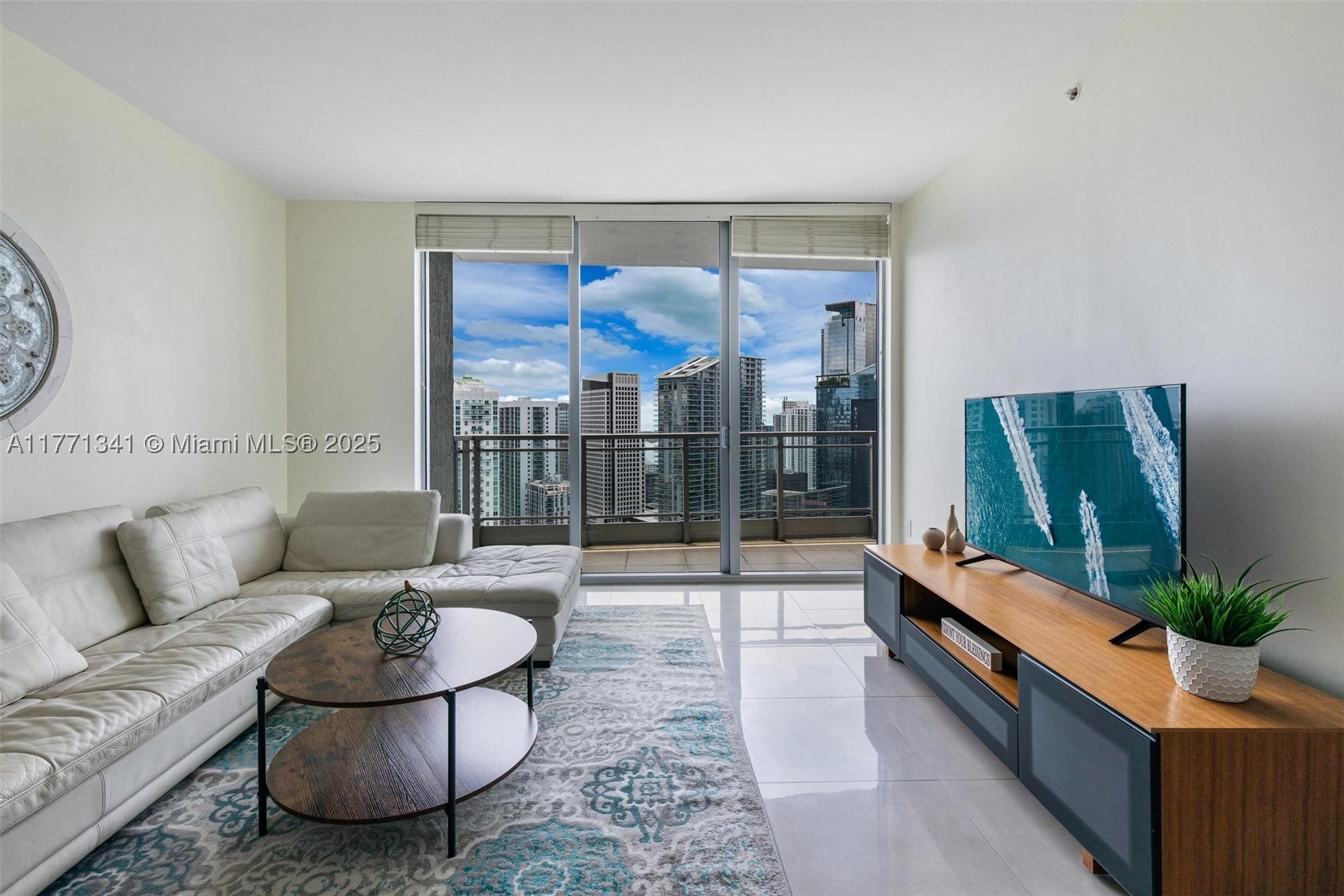 90 SW 3rd St #4103, Miami FL 33130