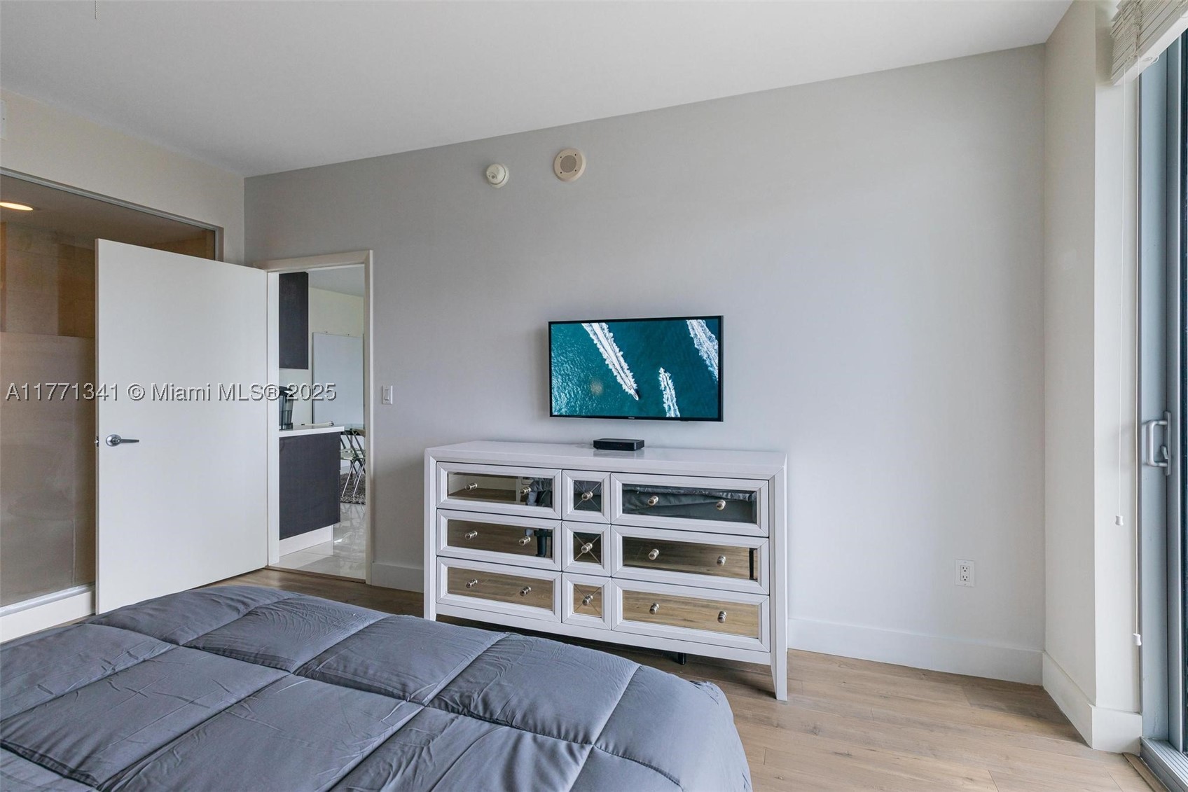 90 SW 3rd St #4103, Miami FL 33130